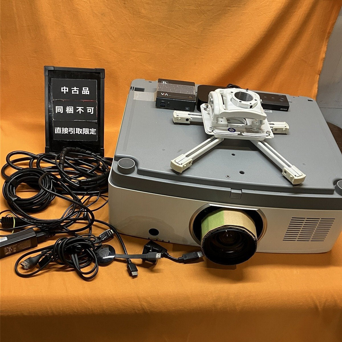 NEC ViewLight NP-PA803ULJL Projector with BLE-170RW Screen [j1227314839]
