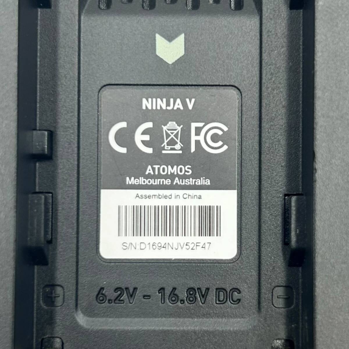 ATOMOS NINJA V 5 inch HDR Monitor Recorder with 5 Batteries and Charger [g1231674543]