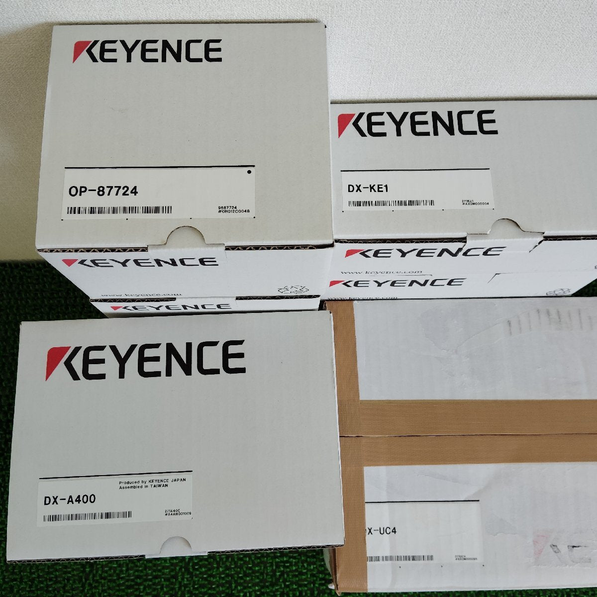 Keyence DX-A400 Handheld Terminal Set 4 pcs, DX-UC4 1 pc, OP-87724 4 pcs, OP-99011 1 pc (open box) [q1232075101]