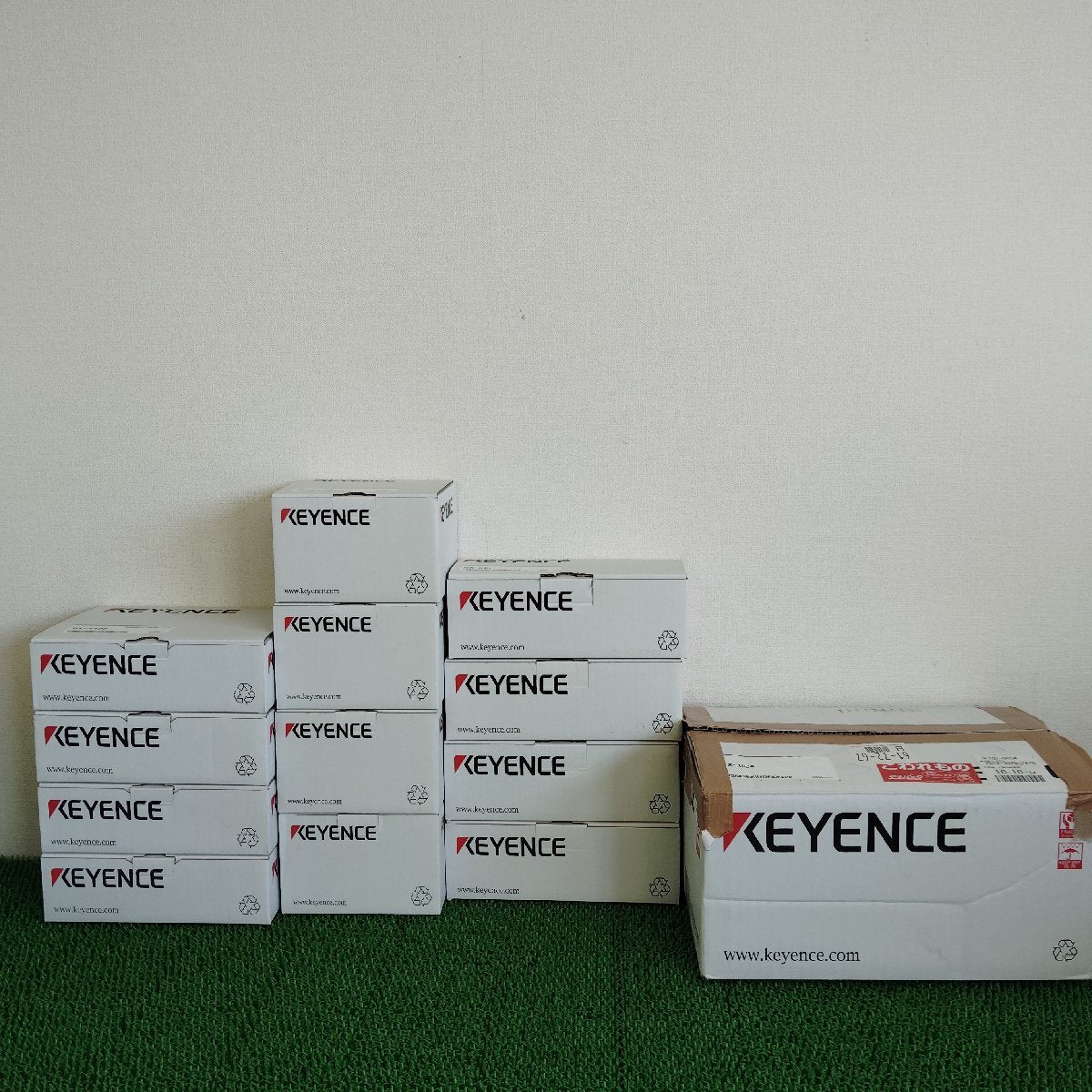 Keyence DX-A400 Handheld Terminal Set 4 pcs, DX-UC4 1 pc, OP-87724 4 pcs, OP-99011 1 pc (open box) [q1232075101]