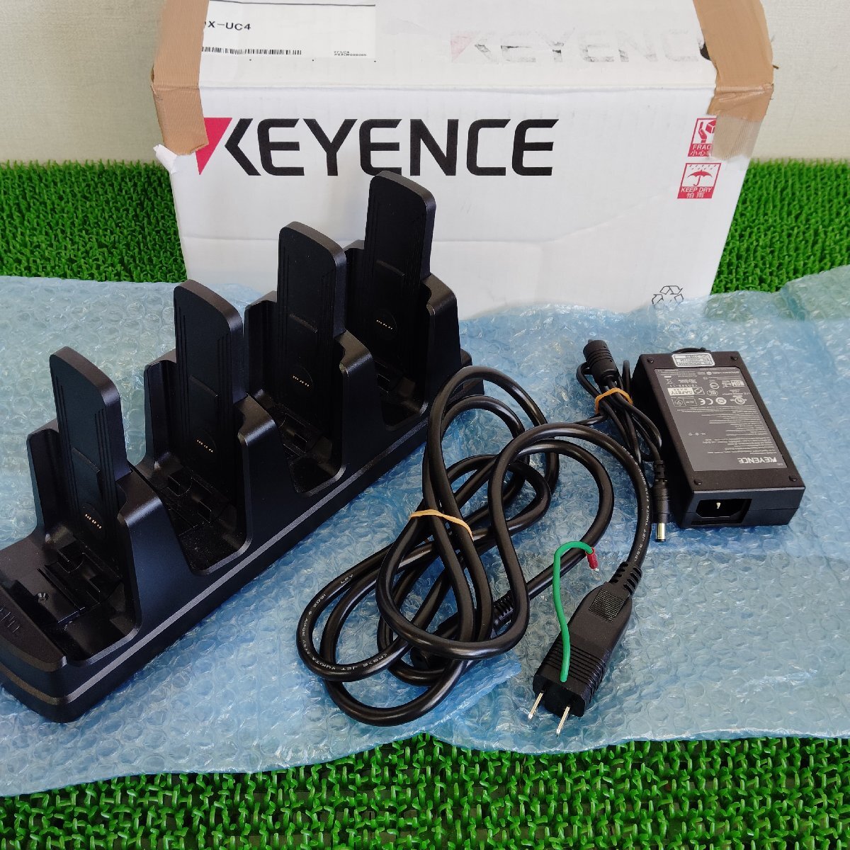 Keyence DX-A400 Handheld Terminal Set 4 pcs, DX-UC4 1 pc, OP-87724 4 pcs, OP-99011 1 pc (open box) [q1232075101]