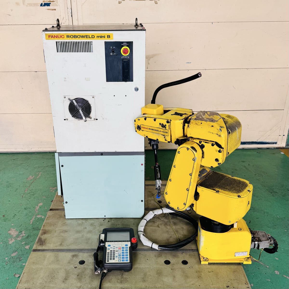 FANUC A05B-1138-B201 ROBOWELD miniB Robot with A05B-2440-C311 Controller and Teach Pendant [1232098828]