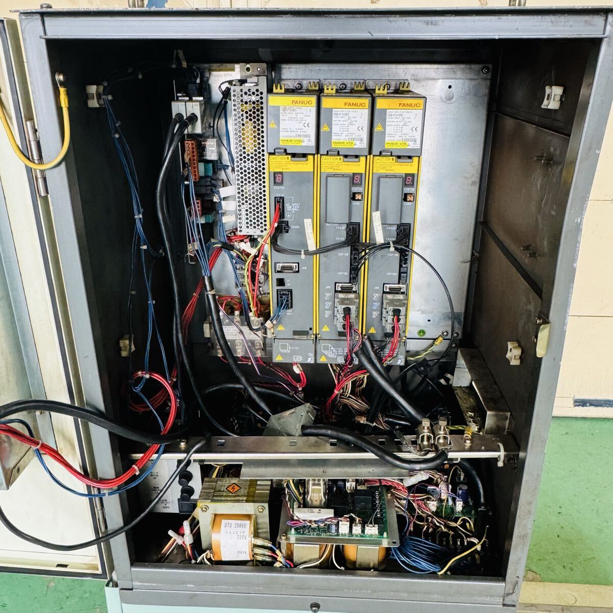 FANUC A05B-1138-B201 ROBOWELD miniB Robot with A05B-2440-C311 Controller and Teach Pendant [1232098828]