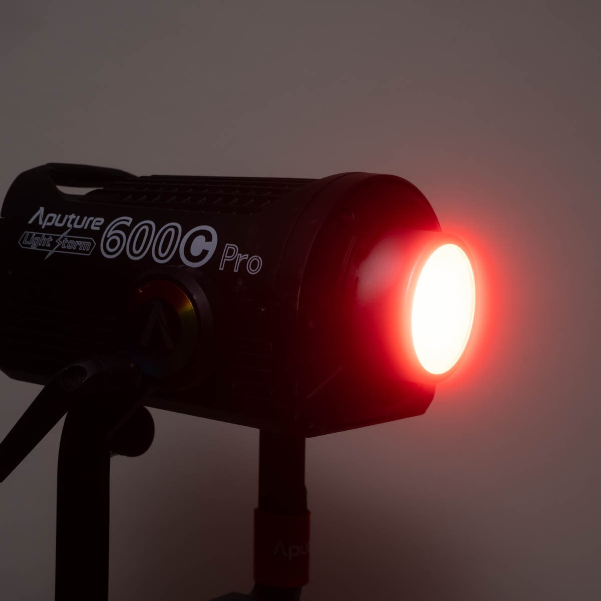 Aputure LS 600c Pro Color LED Light [t1235794344]