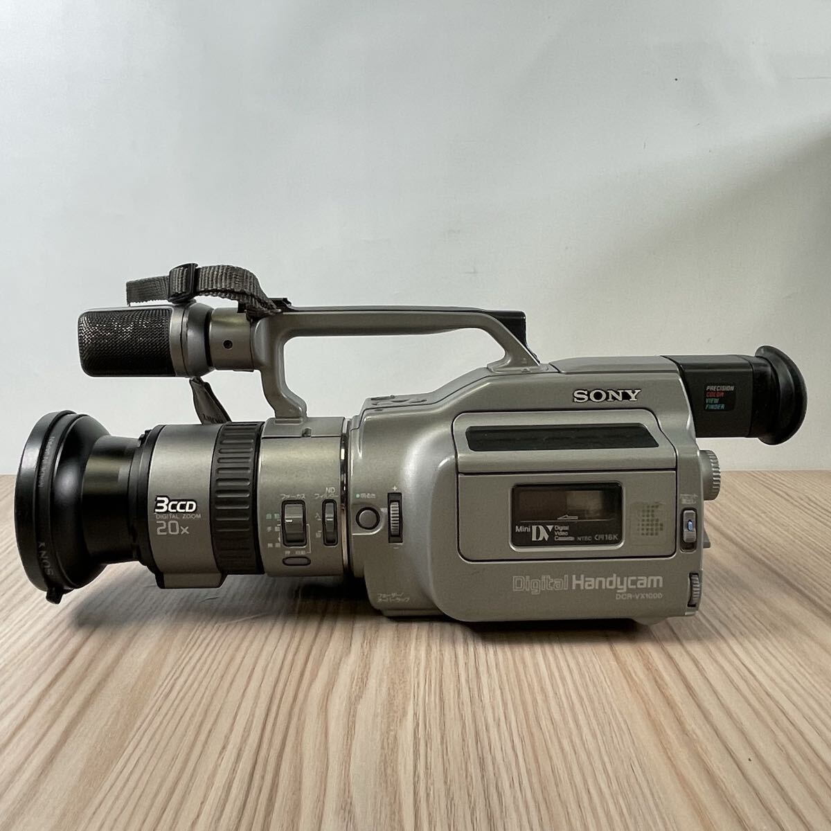 SONY DCR-VX1000 Digital Video Camera Recorder with Hard Case 3CCD (as-is) [q1236188713]
