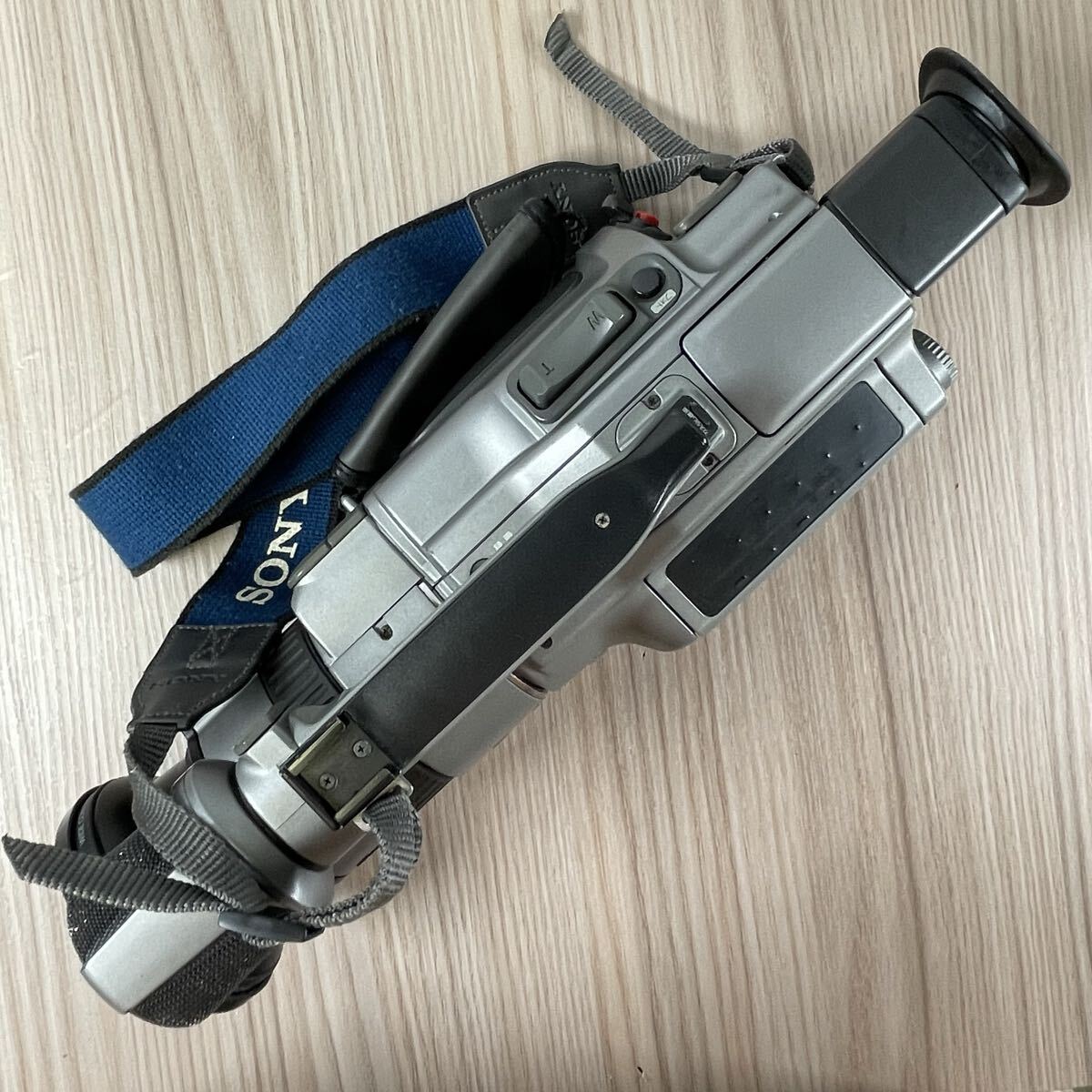 SONY DCR-VX1000 Digital Video Camera Recorder with Hard Case 3CCD (as-is) [q1236188713]