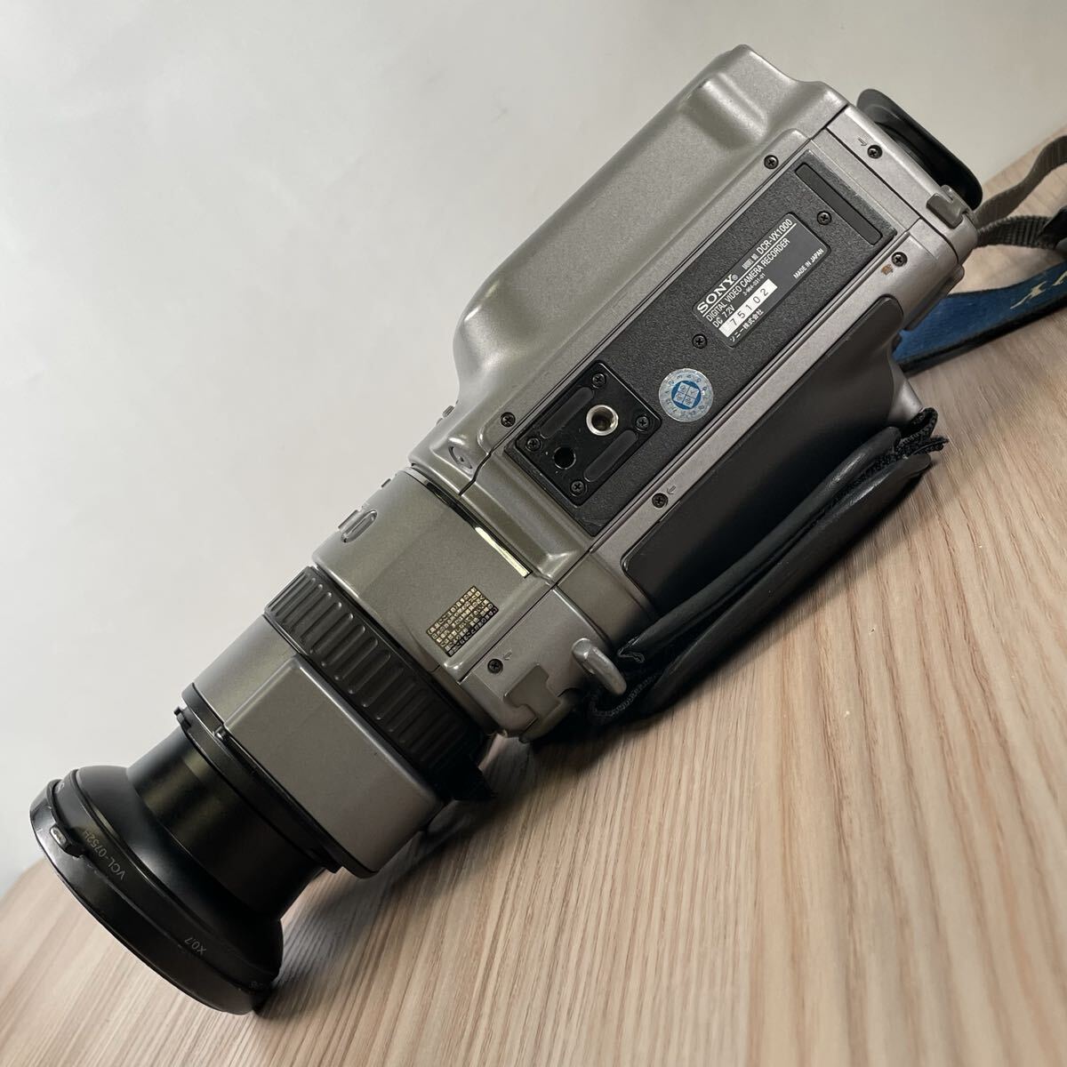 SONY DCR-VX1000 Digital Video Camera Recorder with Hard Case 3CCD (as-is) [q1236188713]