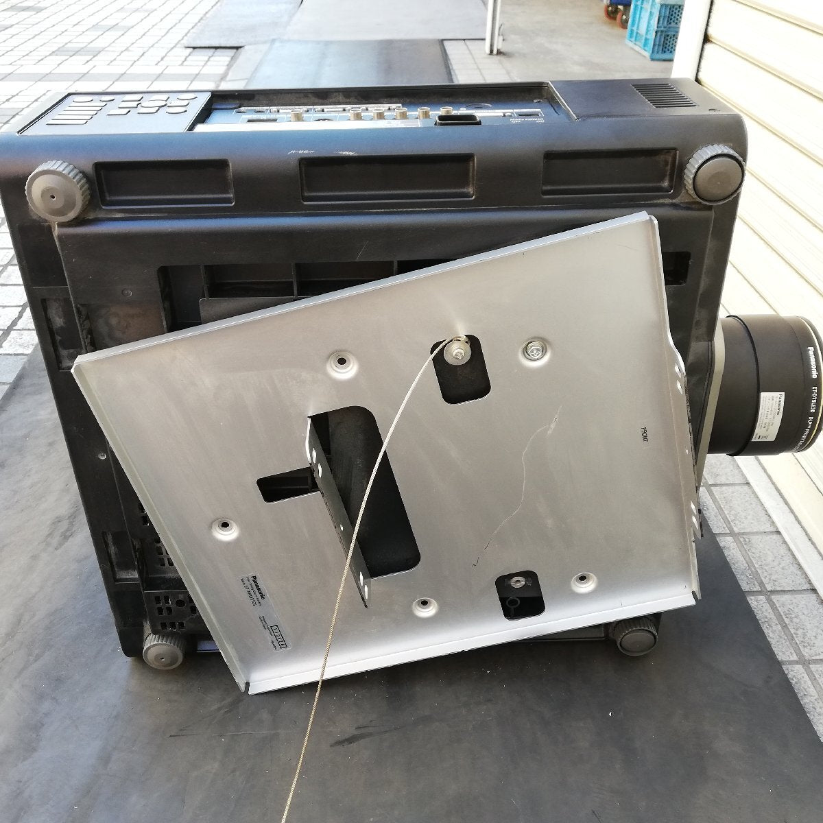 Panasonic PT-DW8300 DLP Projector (for parts or not working) [t1237891798]
