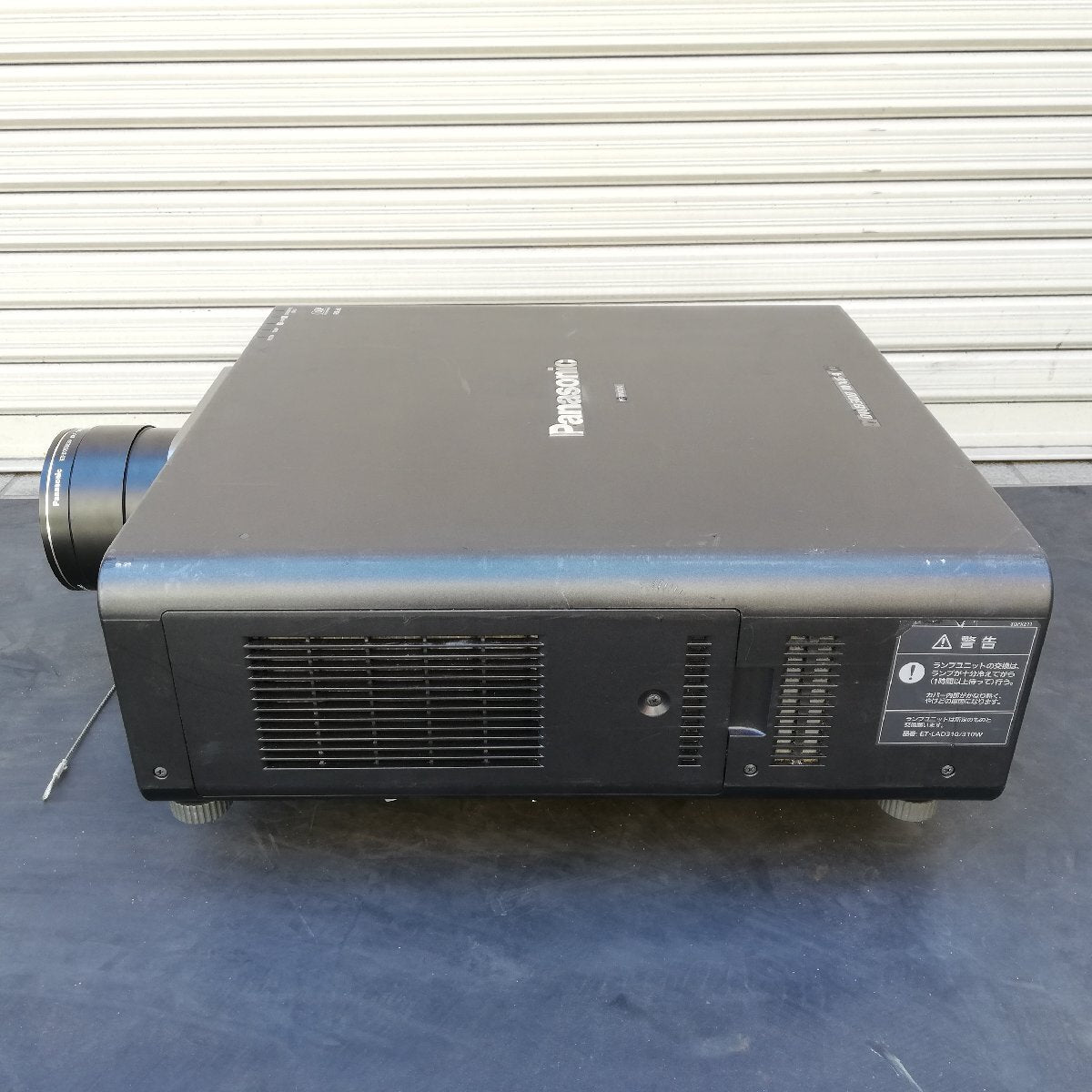 Panasonic PT-DW8300 DLP Projector (for parts or not working) [t1237891798]
