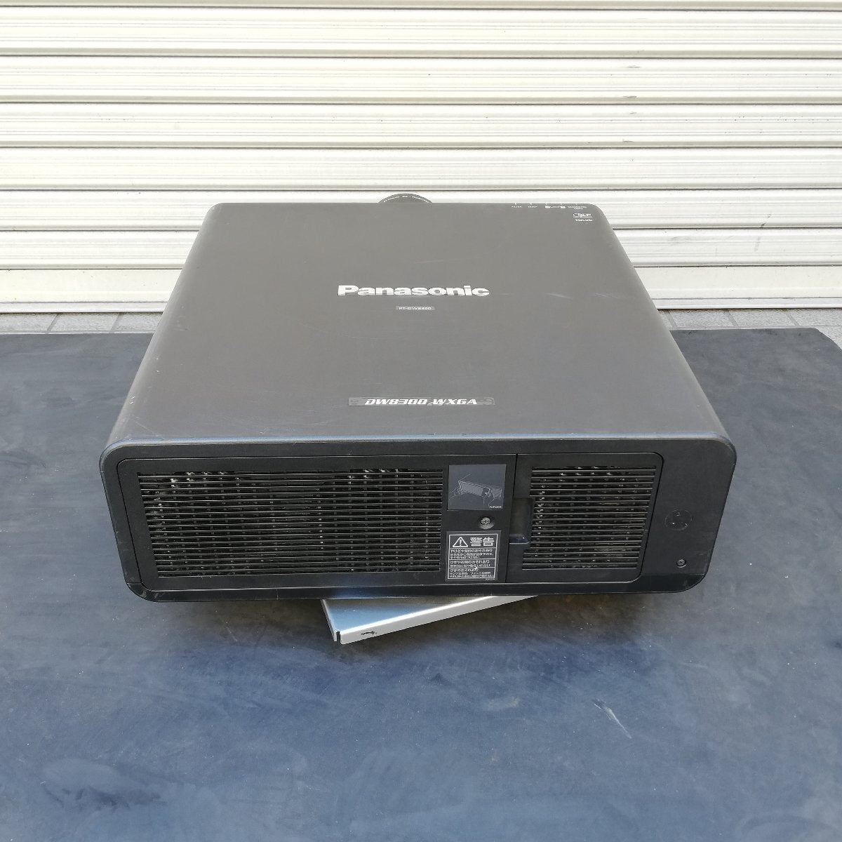 Panasonic PT-DW8300 DLP Projector (for parts or not working) [t1237891798]