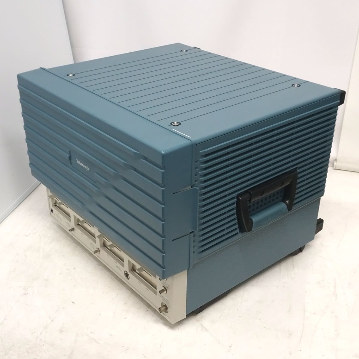 Tektronix TDS8000B Digital Oscilloscope (as-is) [x1237897645]