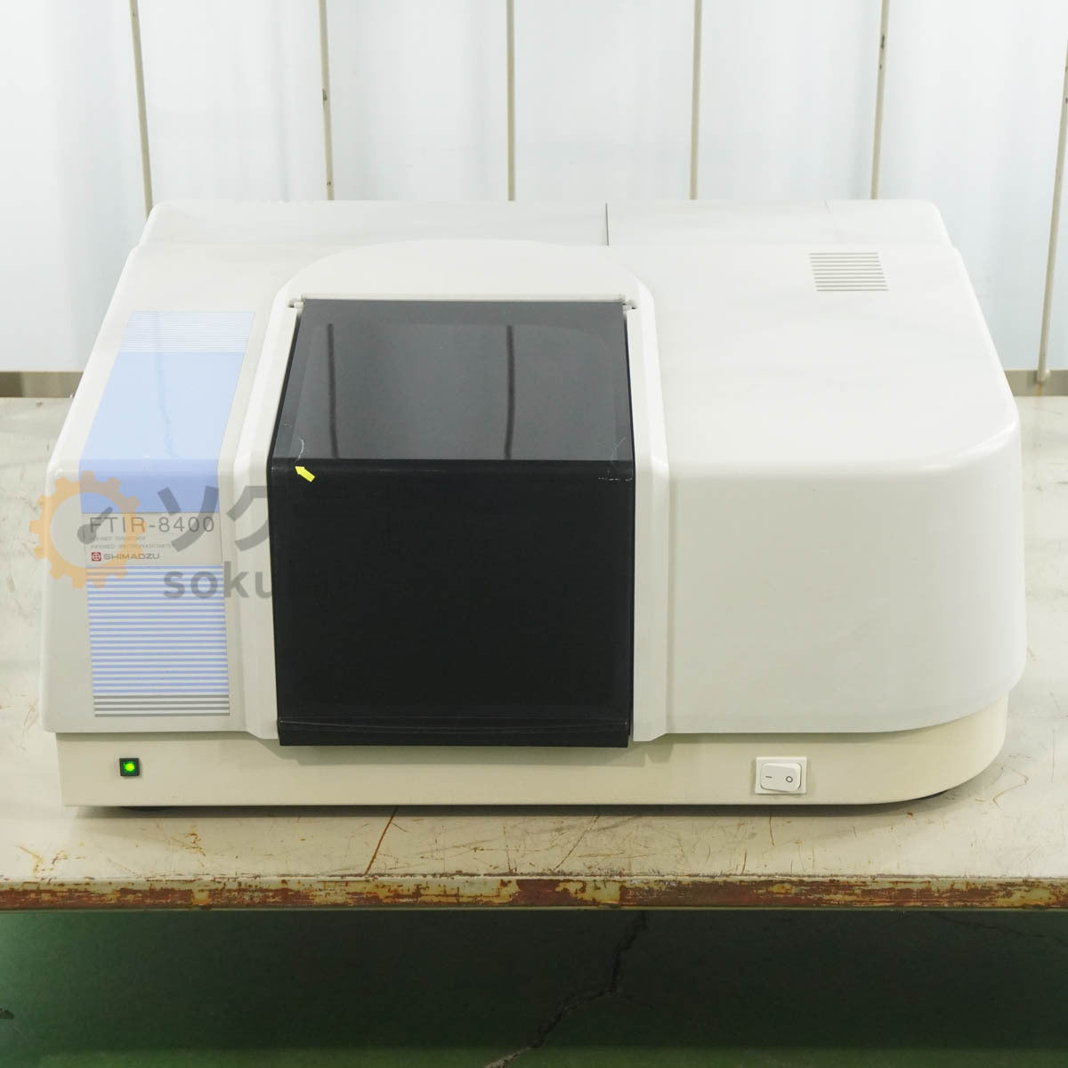 Shimadzu FTIR-8400 Fourier Transform Infrared Spectrophotometer [e1238193947]