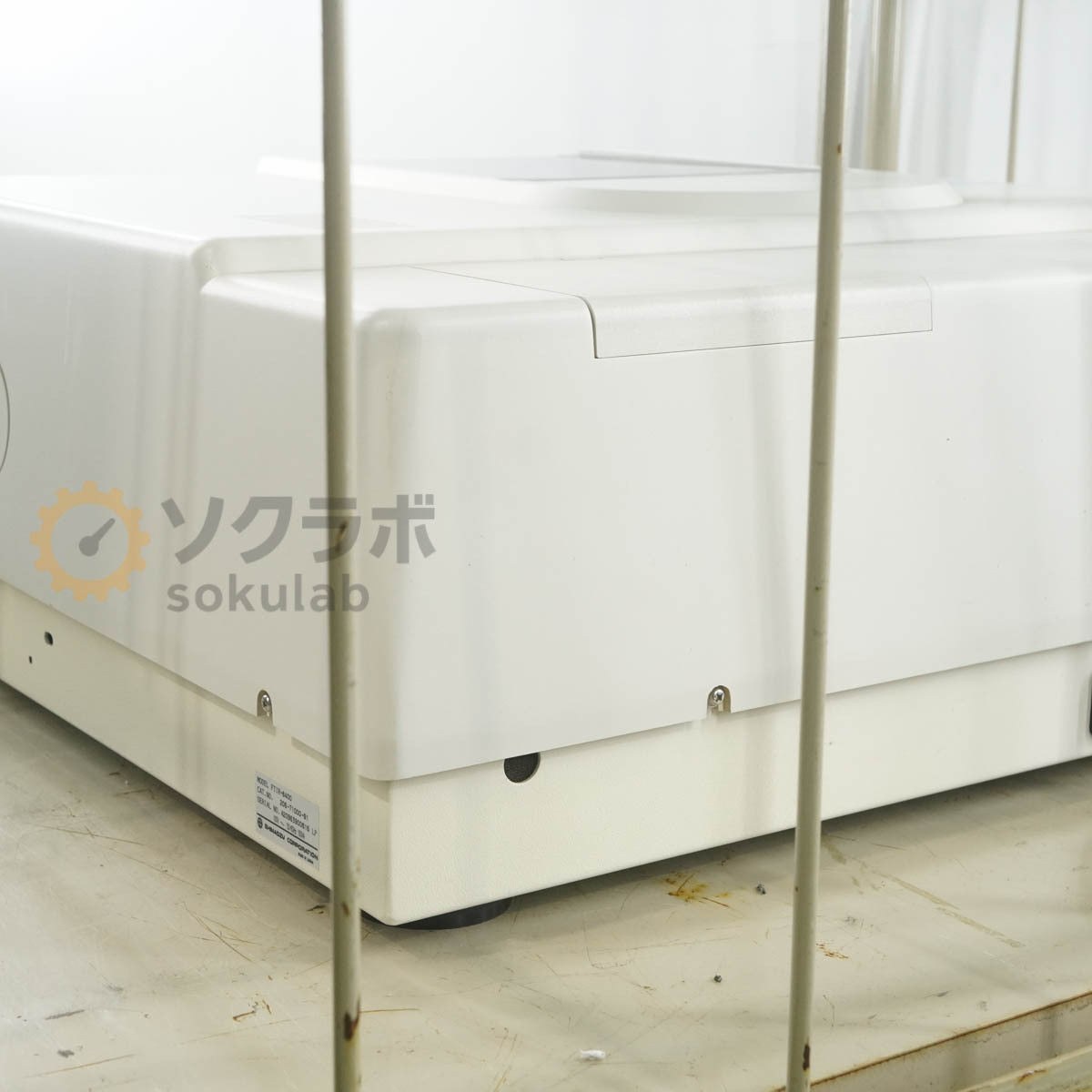 Shimadzu FTIR-8400 Fourier Transform Infrared Spectrophotometer [e1238193947]