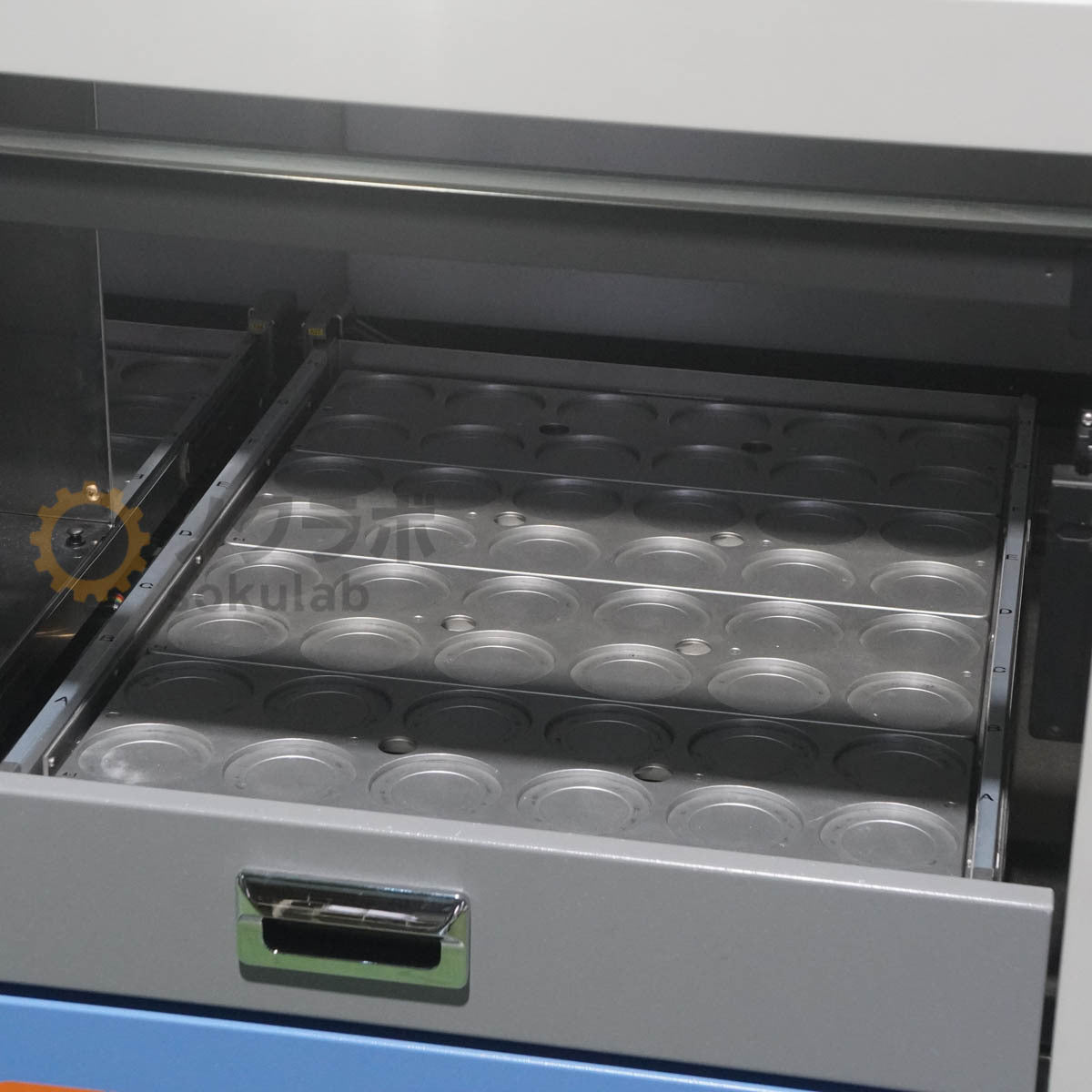 Rigaku ZSX Primus II X-ray Fluorescence Spectrometer [p1238912180]