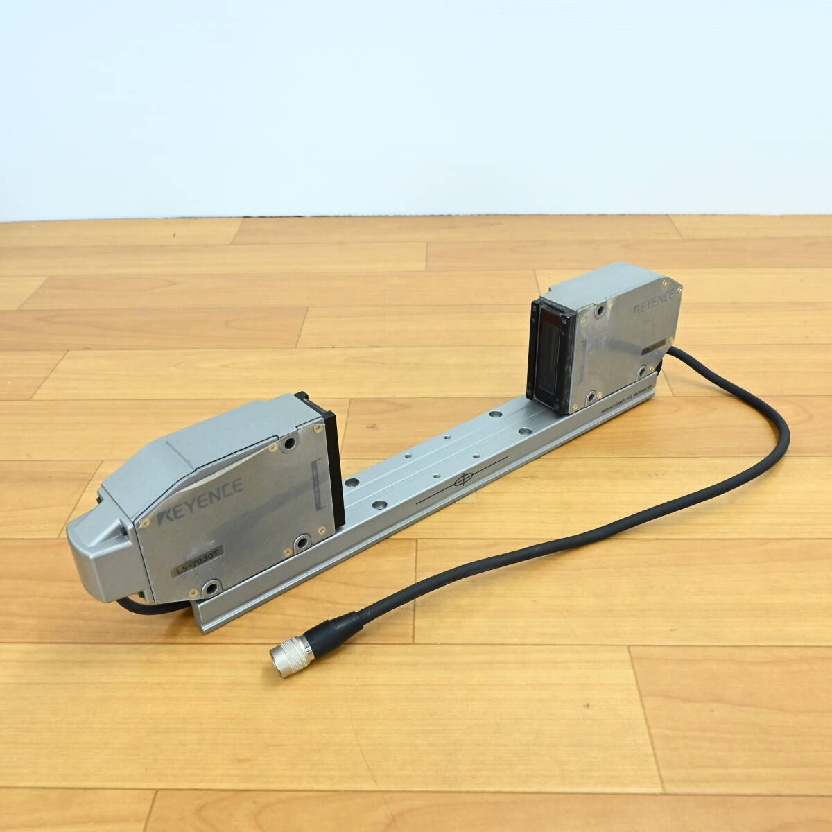 Keyence LS-7030T+LS-7030R Used Equipment 1 Unit [w1240183426]