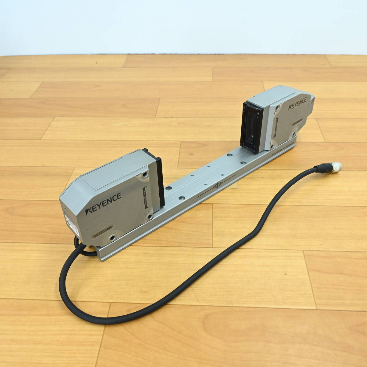 Keyence LS-7030T+LS-7030R Used Equipment 1 Unit [w1240183426]