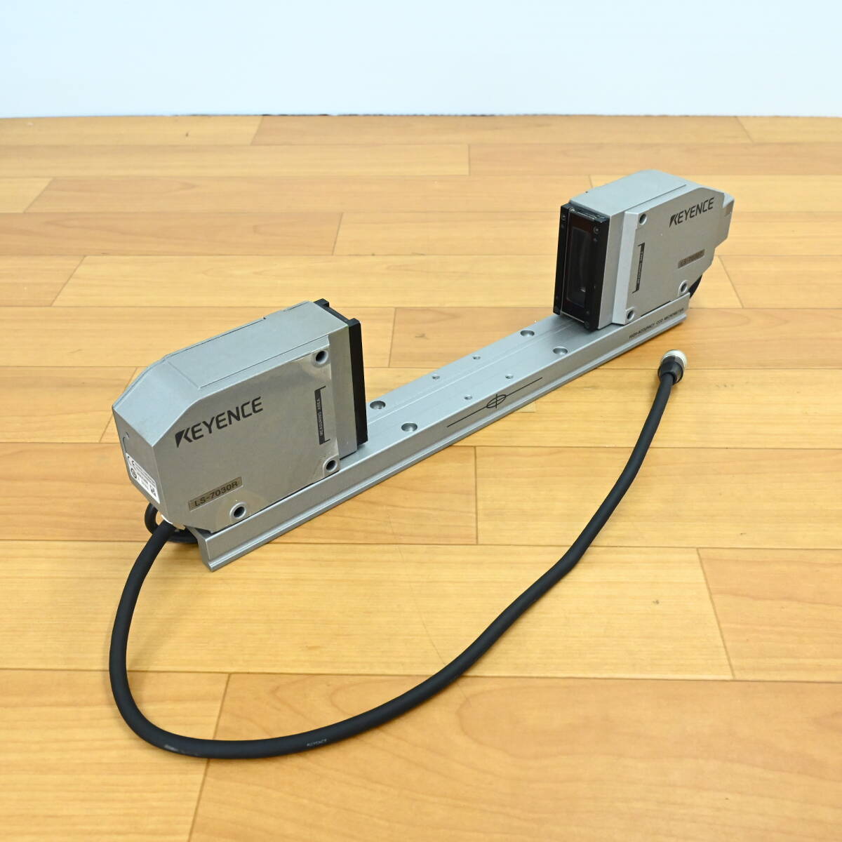 Keyence LS-7030T+LS-7030R Used Equipment 2 Units [l1240198606]