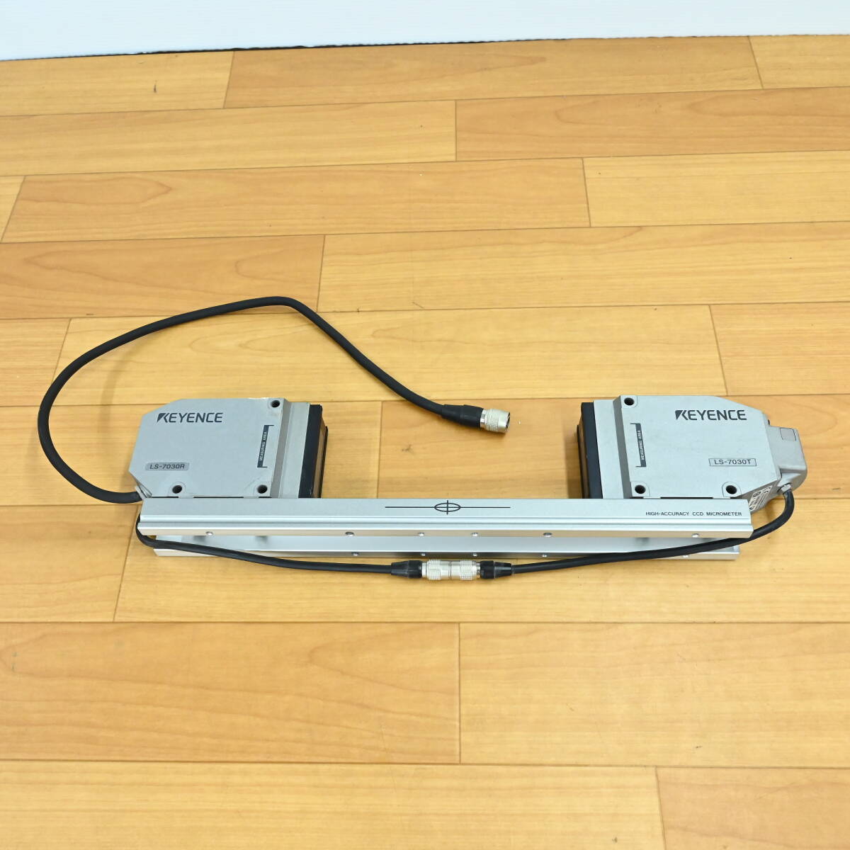 Keyence LS-7030T+LS-7030R Used Equipment 2 Units [l1240198606]