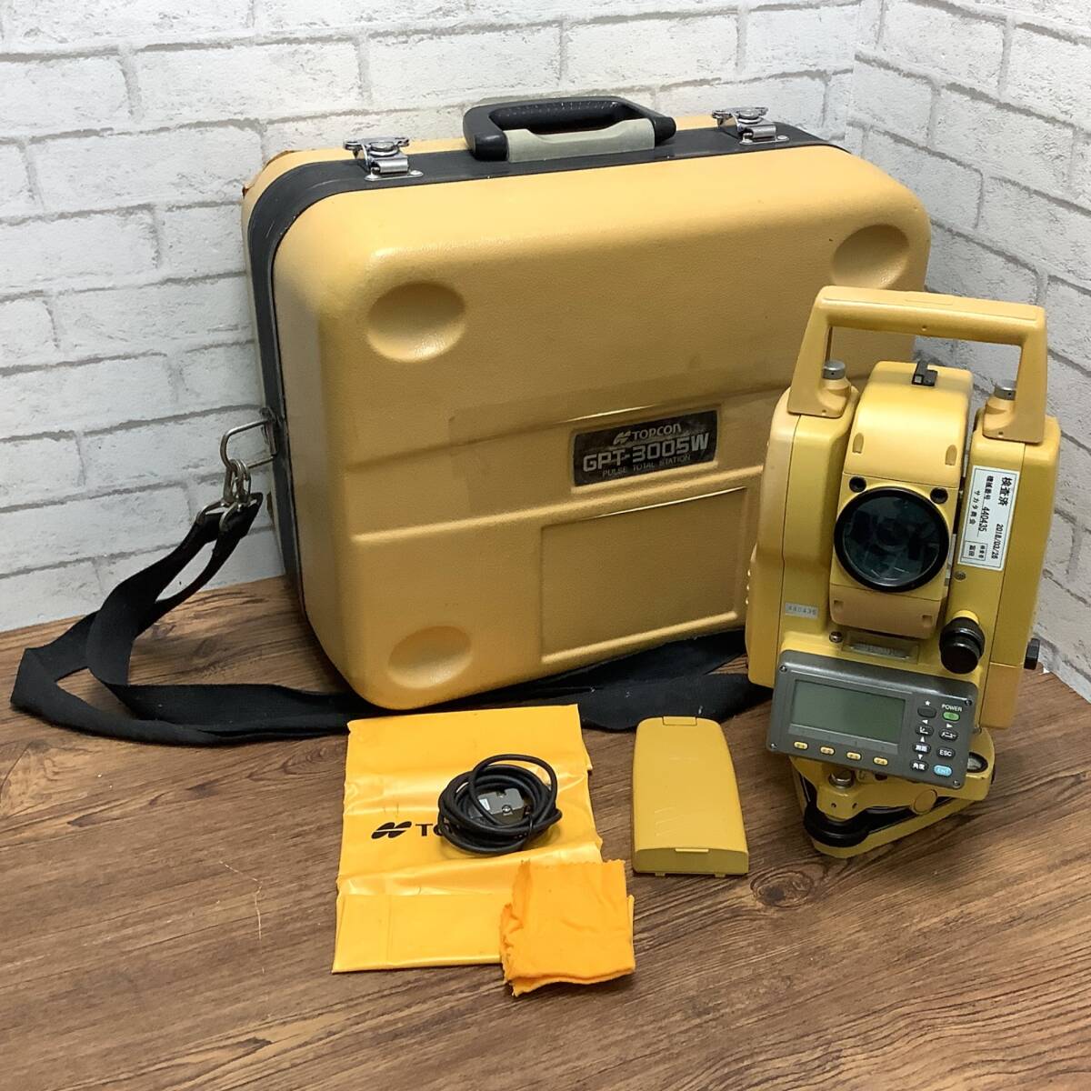 Topcon GPT-3005W Total Station with BT-52QA Battery and Case [k1241444462]
