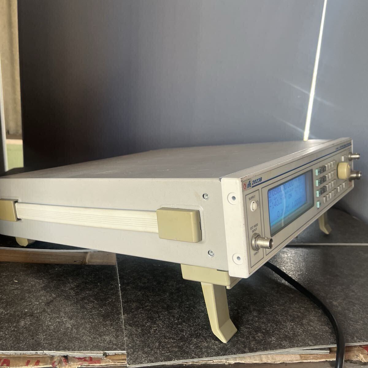 Marconi 2023B Signal Generator 9kHz-2.05GHz [g1244912094]