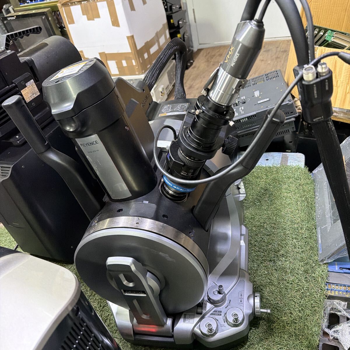 Keyence VHX-2000 Digital Microscope 12 pcs [e1245714509]