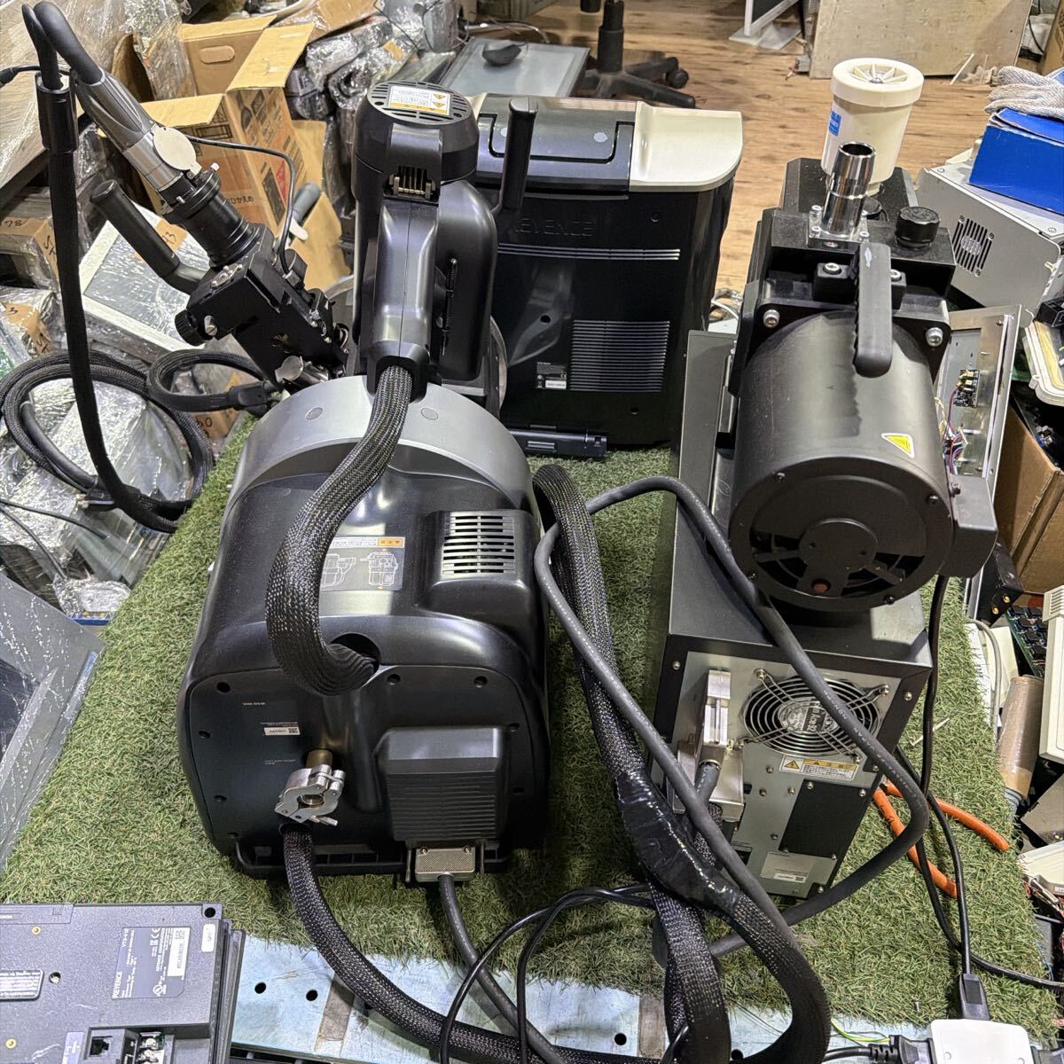 Keyence VHX-2000 Digital Microscope 12 pcs [e1245714509]