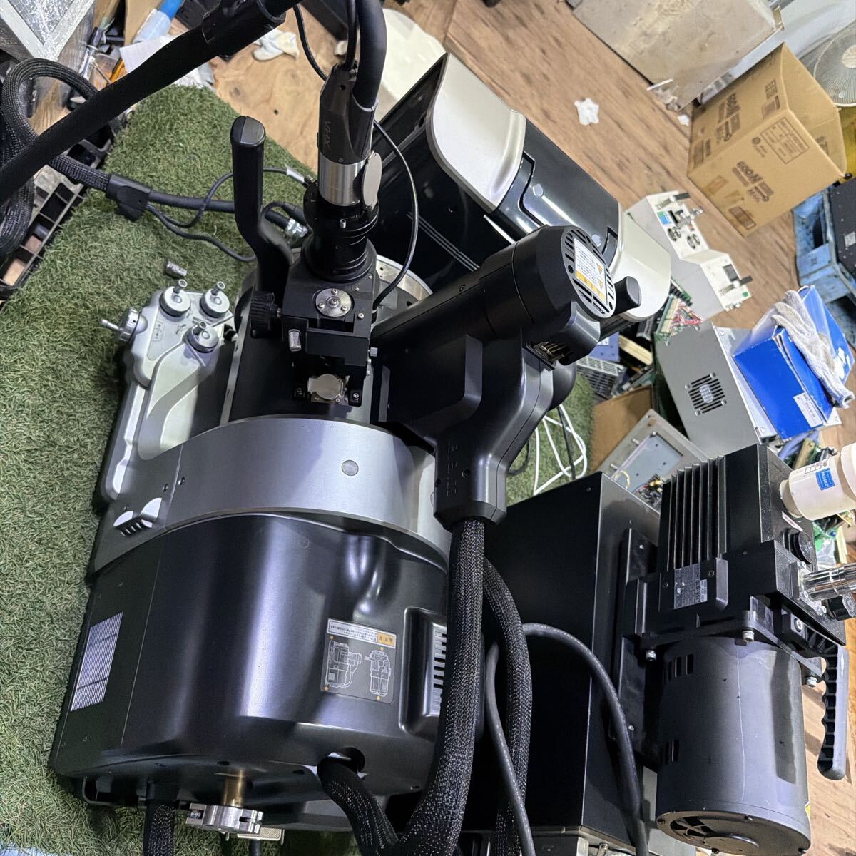 Keyence VHX-2000 Digital Microscope 12 pcs [e1245714509]