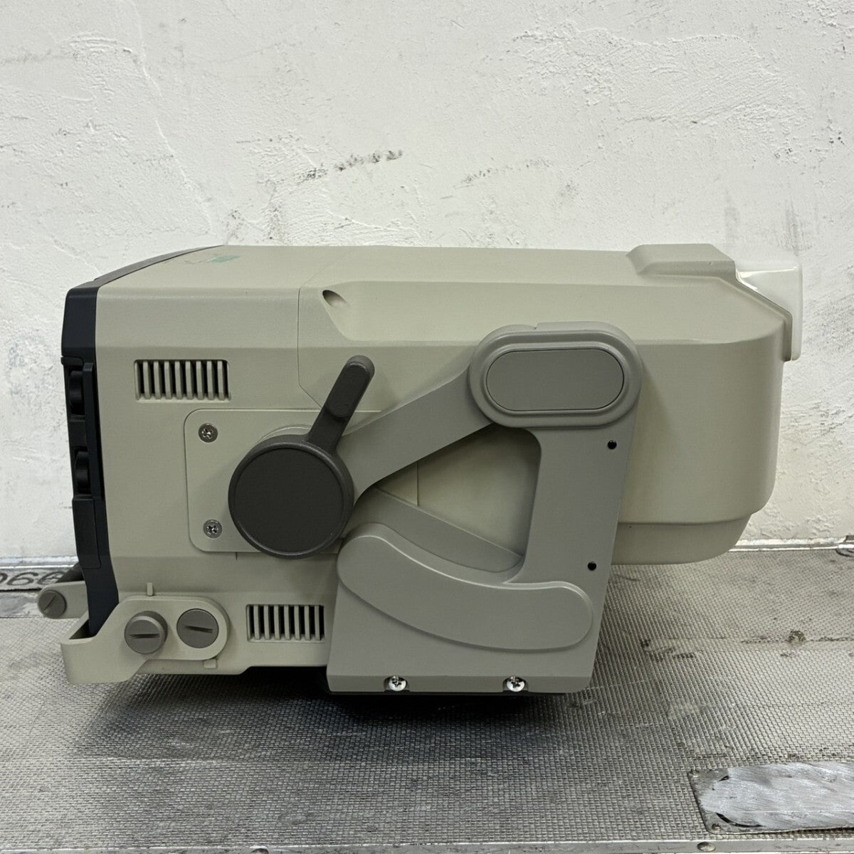 SONY HDVF-9900 Electronic Viewfinder 9-inch CRT with Hard Case (as-is) [w1245757251]