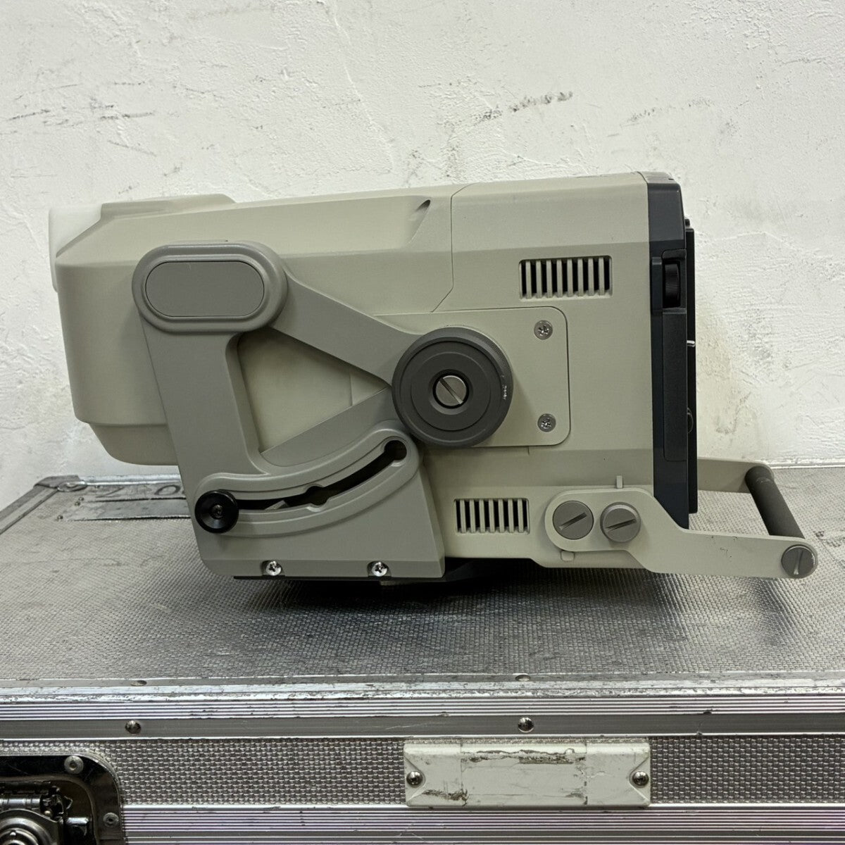 SONY HDVF-9900 Electronic Viewfinder 9-inch CRT with Hard Case (as-is) [w1245757251]