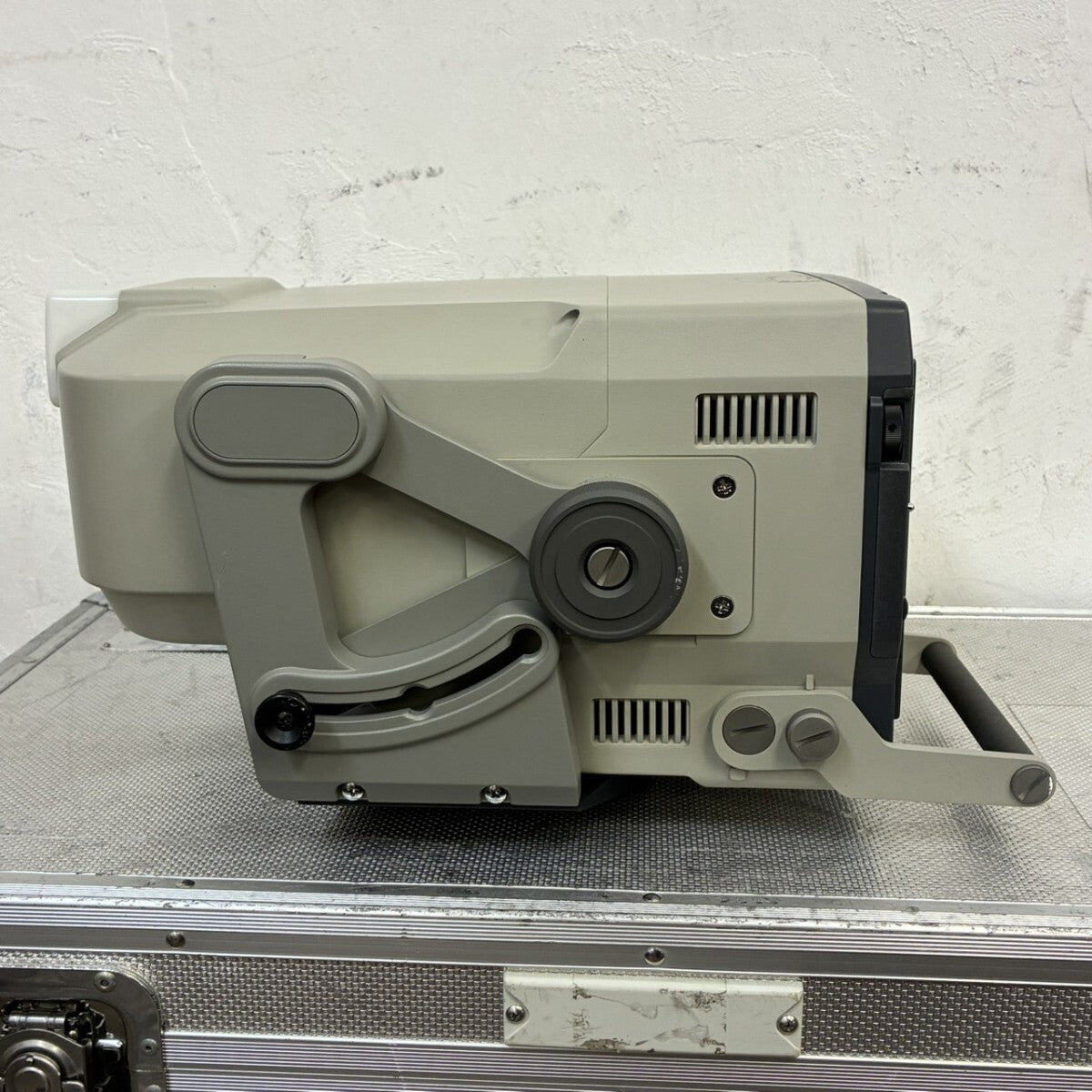 SONY HDVF-9900 Electronic Viewfinder 9-inch CRT with Hard Case (as-is) [e1245753443]