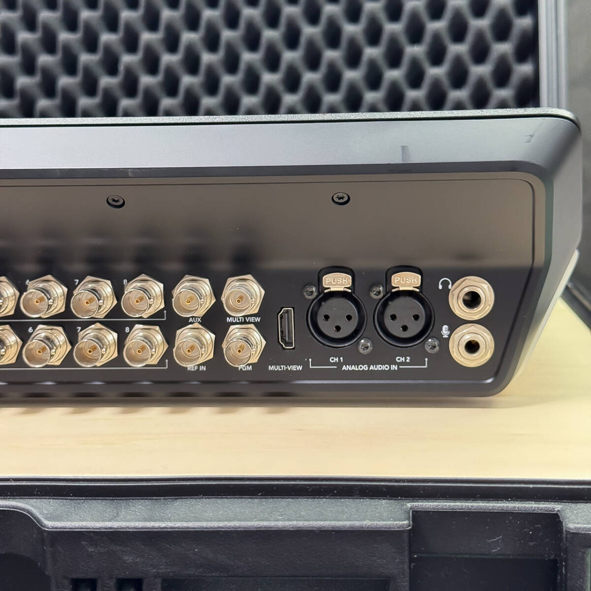 Blackmagic Design ATEM Television Studio Pro 4K Live Switcher 8 Inputs 12G-SDI [o1246531419]