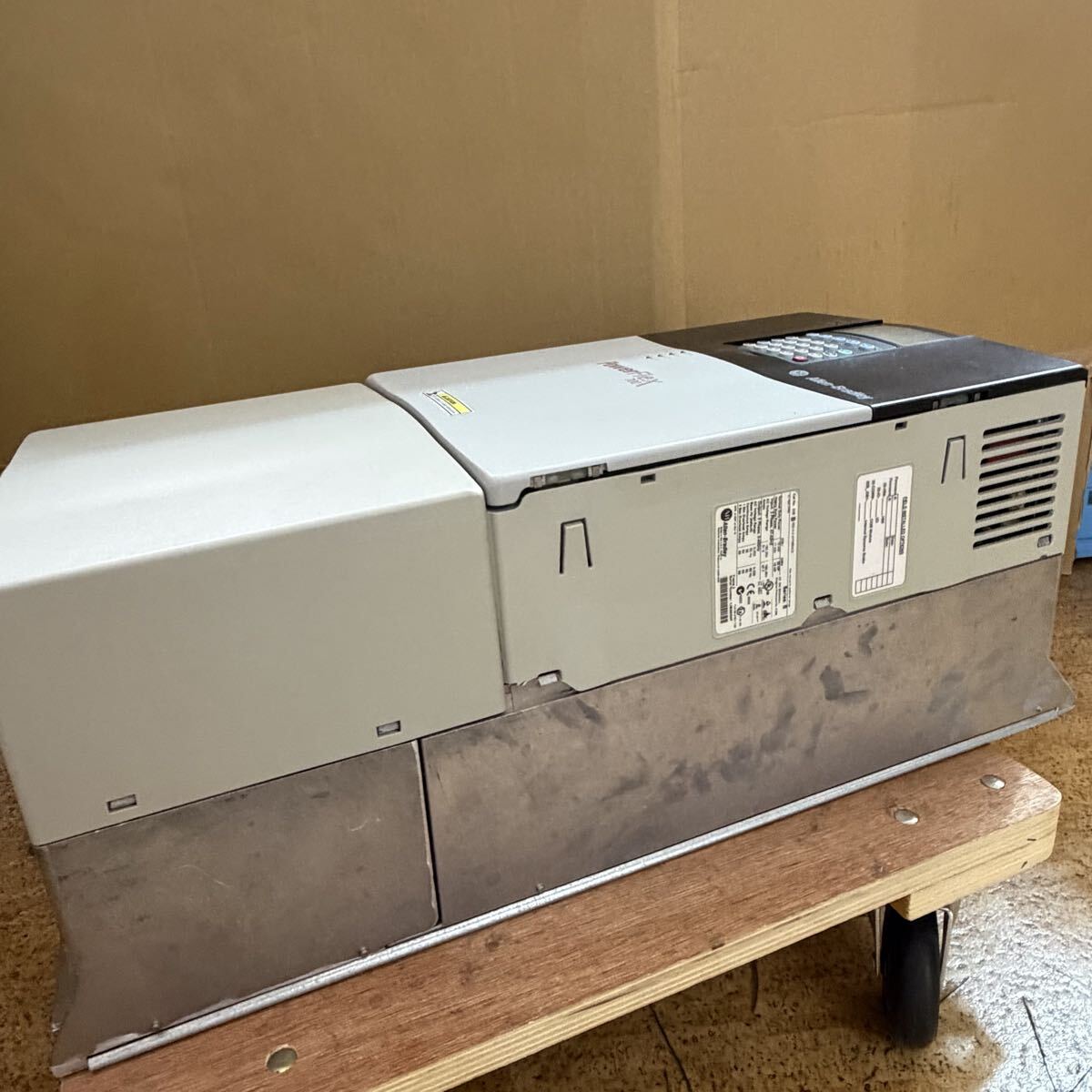Allen Bradley PowerFlex 700 Inverter 20BB052A0AYNBNC0 [l1246660456]