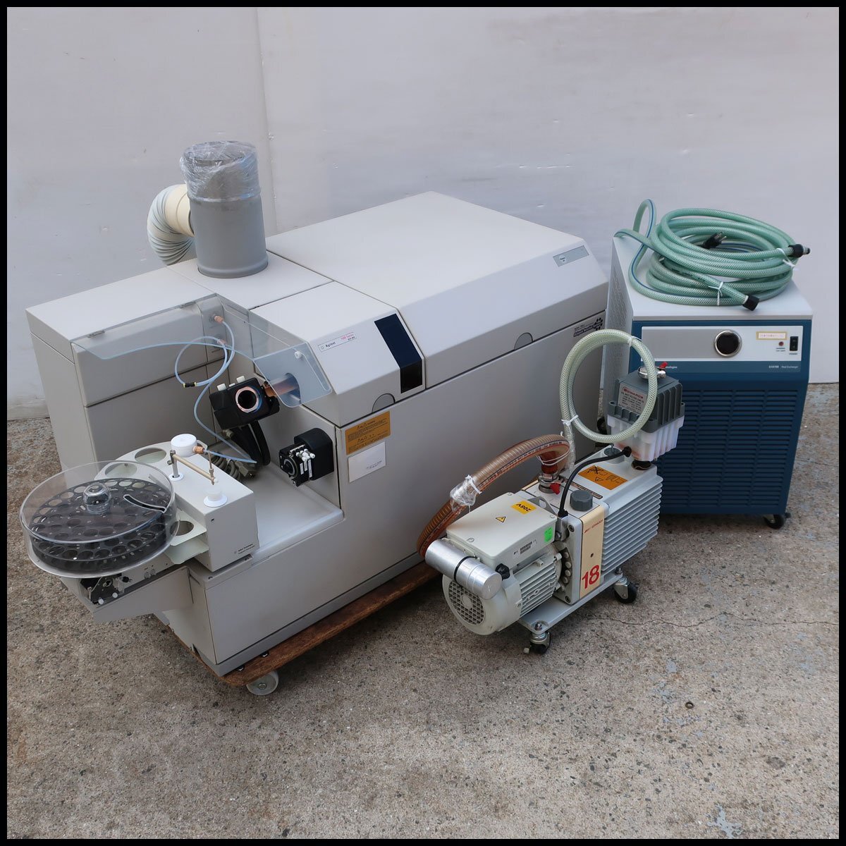 Agilent 7500 Series ICP-MS G3272A Mass Spectrometer with EDWARDS Pump (as-is) [b1249325191]