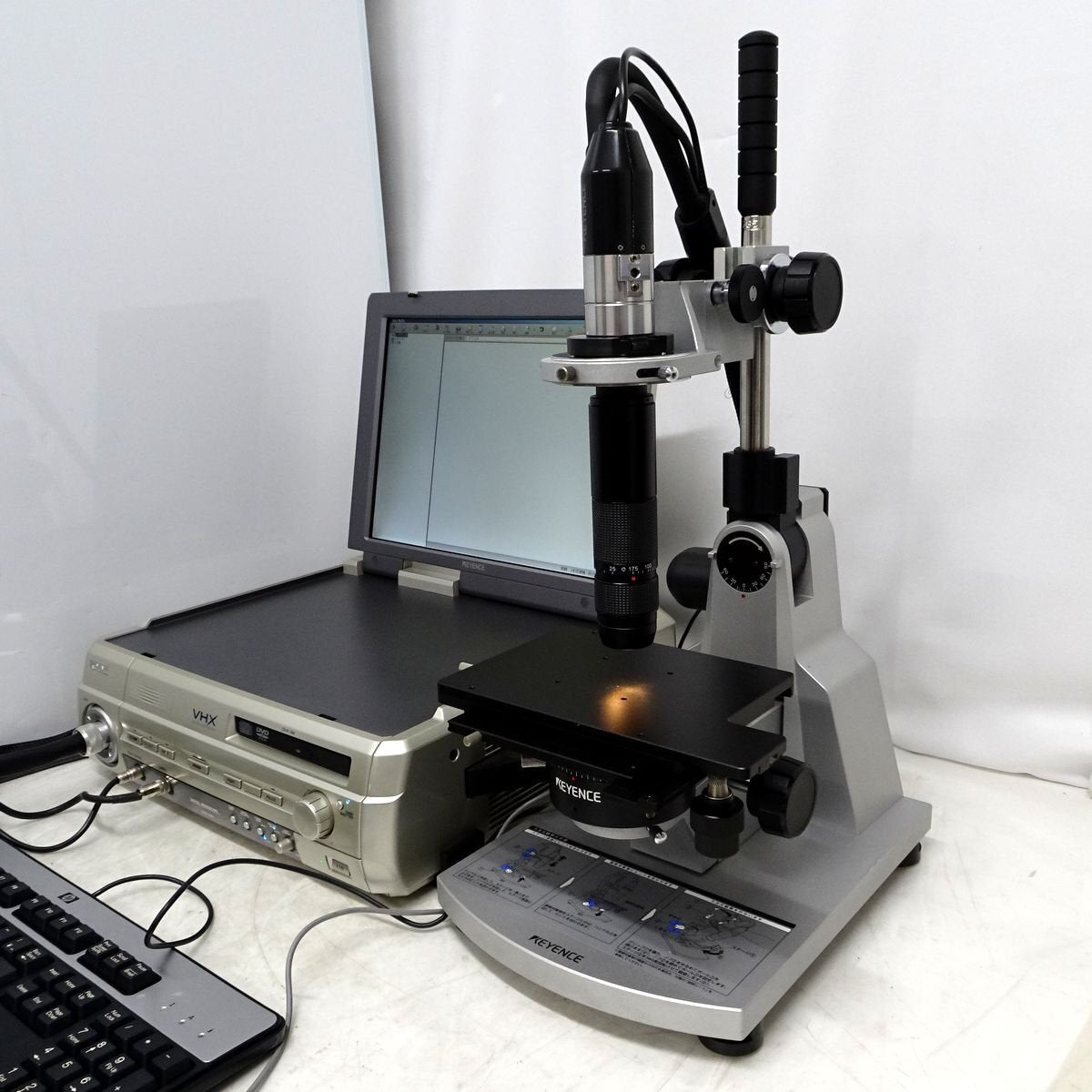 Keyence VHX-200 Digital Microscope with Lens and Stand (as-is) [p1249836721]