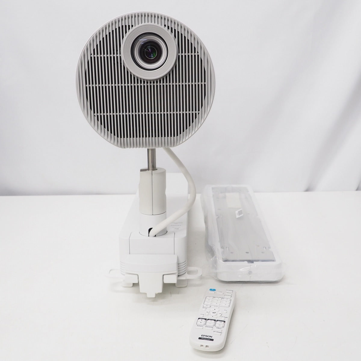 Epson EV-110 Projector with ELPMB66W Mounting Bracket 2200lm [k1249944076]