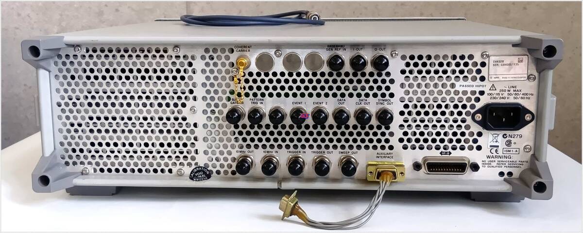 Agilent E4432B Signal Generator 250kHz-3.0GHz [v1227424372]
