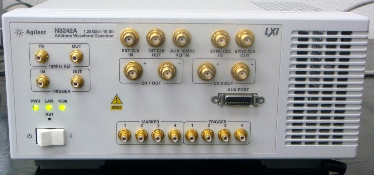 Agilent N8242A Arbitrary Waveform Generator 500MHz 1.25GS/s 2CH [x688978872]