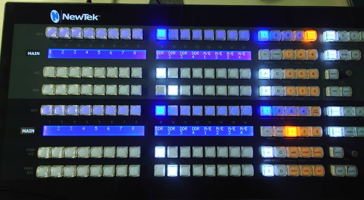 Vizrt NewTek TriCaster 2 Elite 2S Bundle [h1159572025]