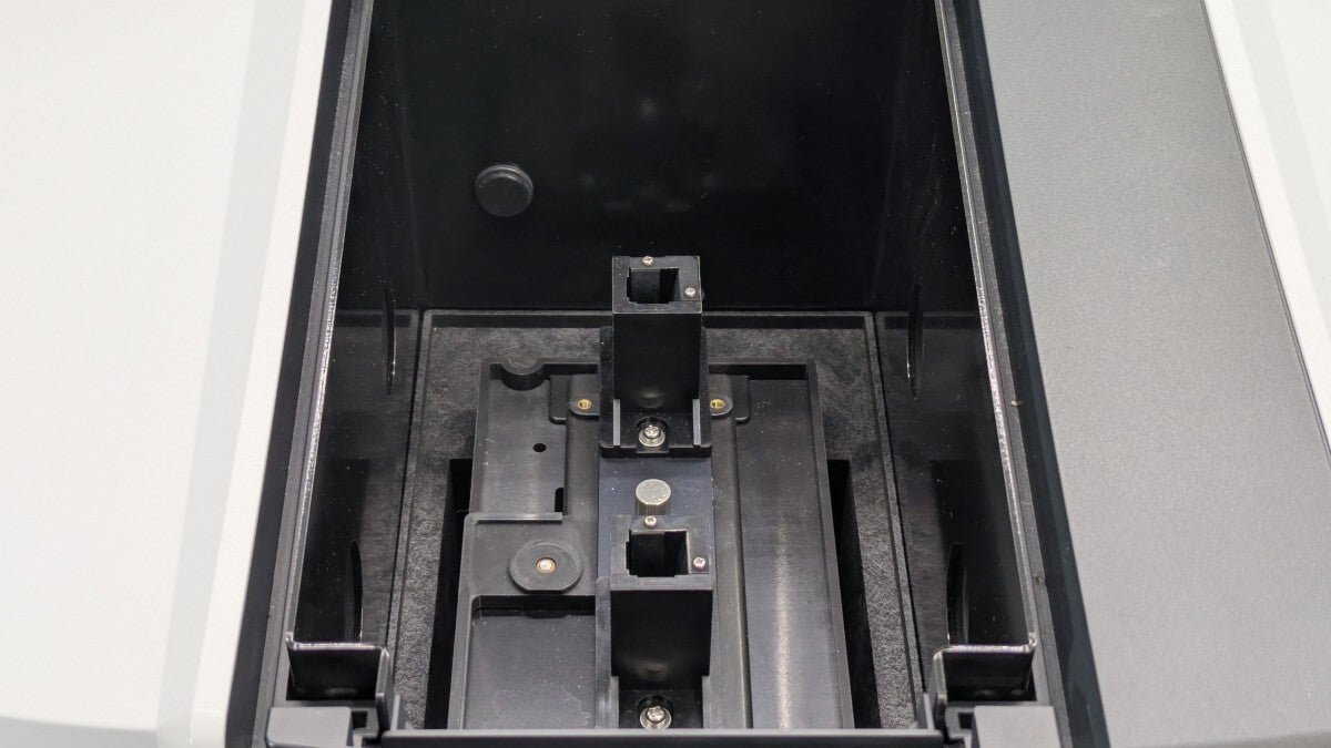 Shimadzu UV-2600i UV-Visible Spectrophotometer [b1195323308]