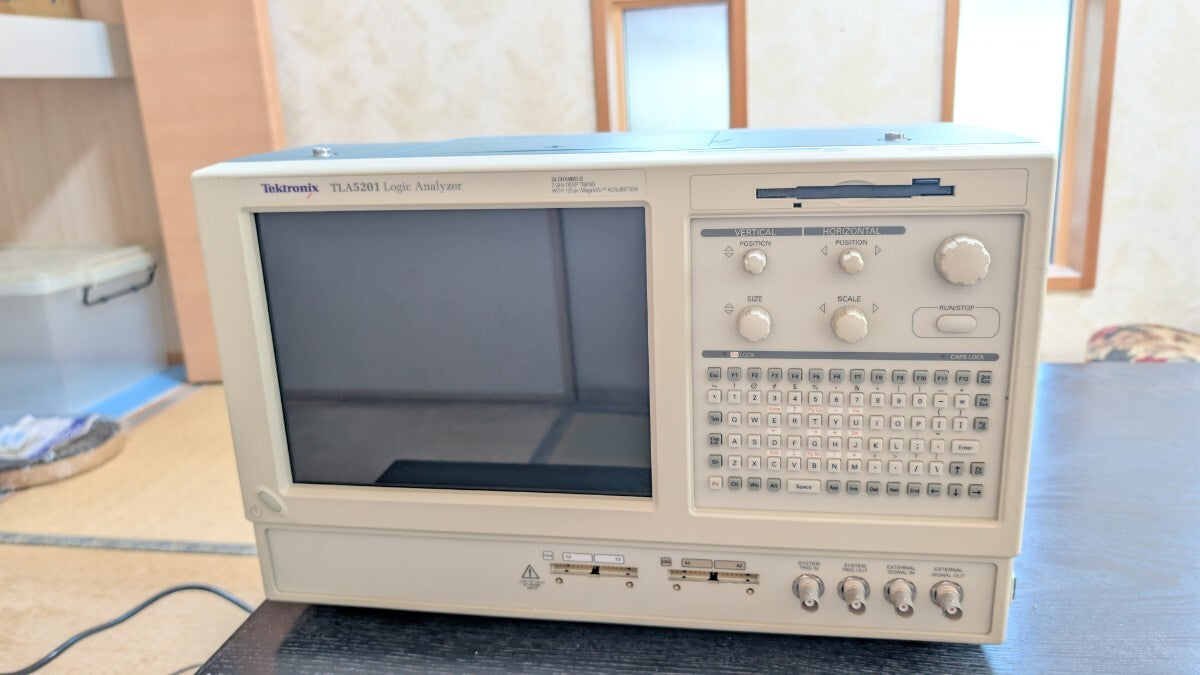 Tektronix TLA5201 Logic Analyzer [v1228850241]