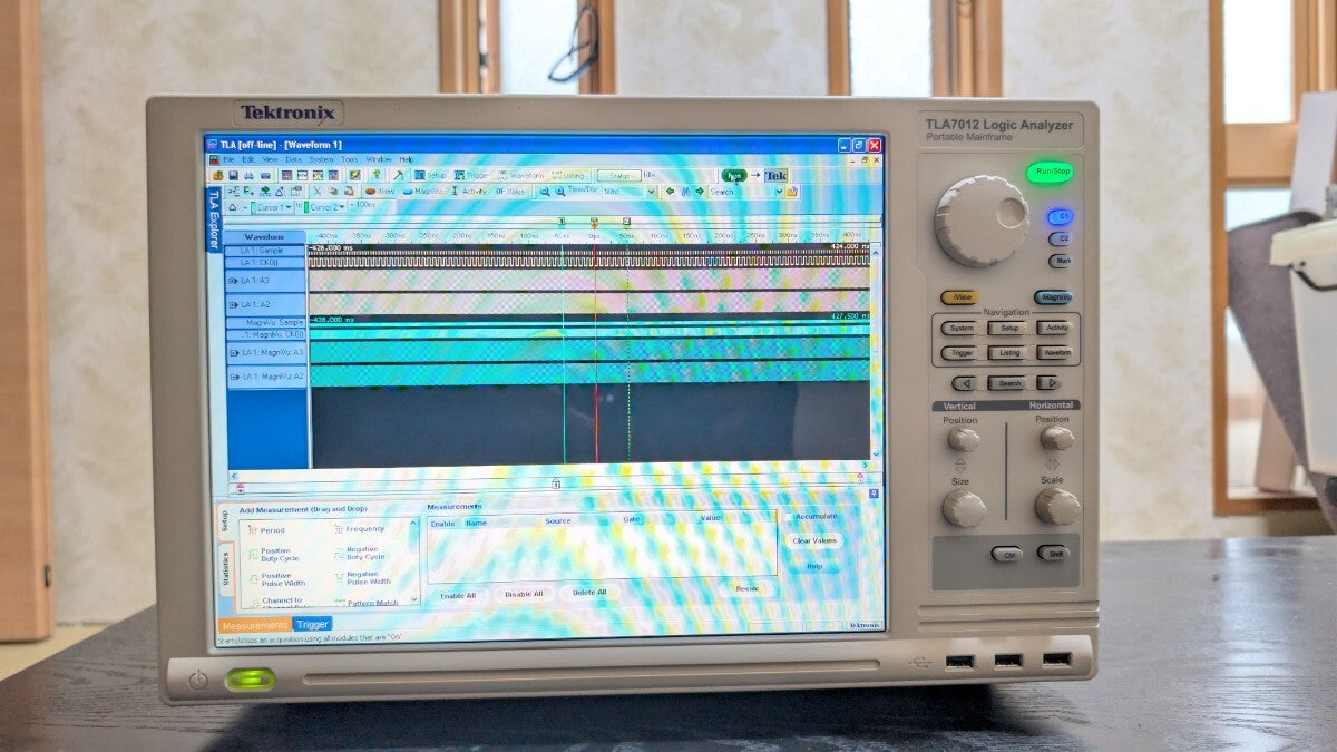 Tektronix TLA7012 Logic Analyzer Portable Mainframe [d1228974847]