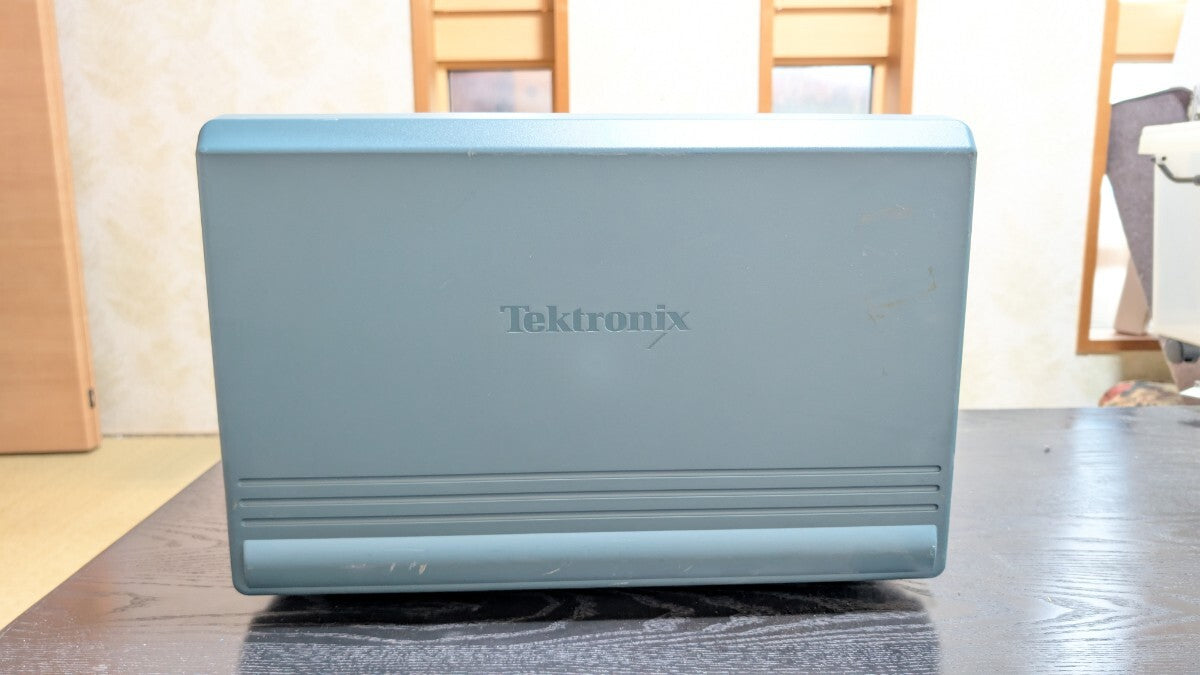 Tektronix TLA7012 Logic Analyzer Portable Mainframe [d1228974847]