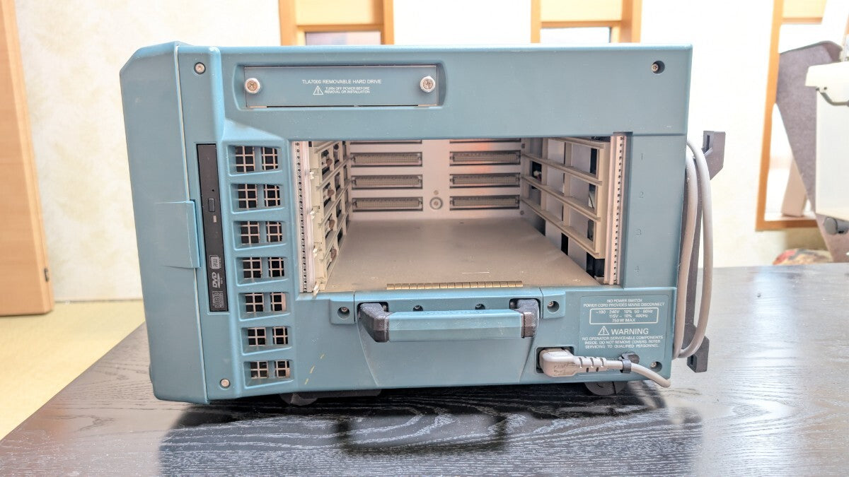 Tektronix TLA7012 Logic Analyzer Portable Mainframe [d1228974847]