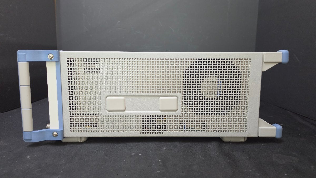 Rohde & Schwarz CMU200 Universal Radio Communication Tester [e1233645442]