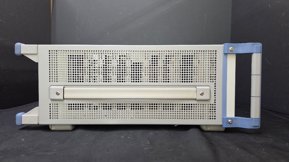 Rohde & Schwarz CMU200 Universal Radio Communication Tester [e1233645442]