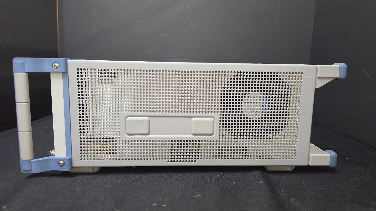 Rohde & Schwarz CMU200 Universal Radio Communication Tester [g1233710497]