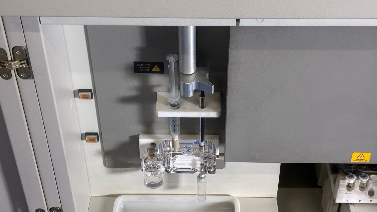 Hitachi ABI PRISM 310 Genetic Analyzer Capillary Electrophoresis System [j1241063565]