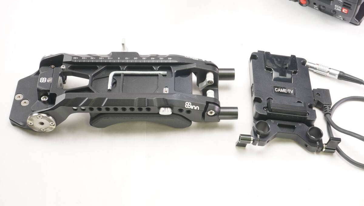 Canon EOS C200 ENG Style Set with CN-E18-80mm T4.4 L IS KAS and 8Sinn VCT Shoulder Plate [d1245313561]