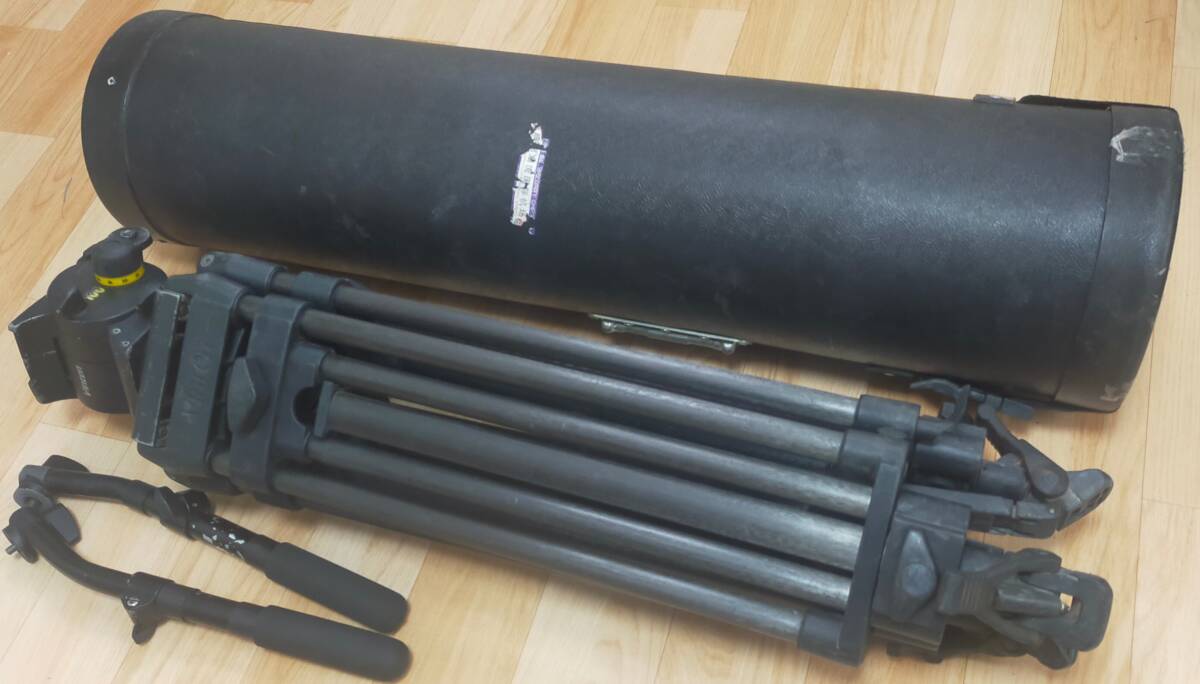 Vinten Vision100 Tripod Head with Carbon Fiber Tripod and Ground Spreader [w1239495877]