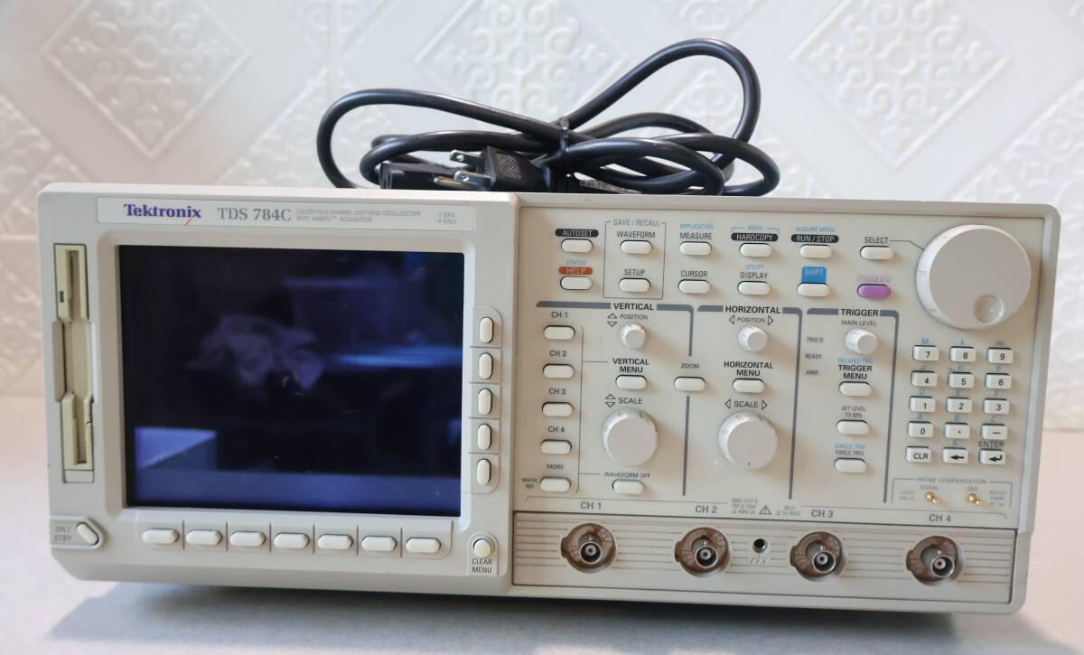 Tektronix TDS784C Digital Oscilloscope [h1195073835]